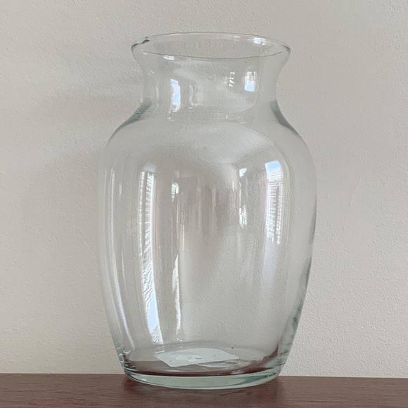 New!  Clear Glass Vase 7" High - Picture 1 of 6